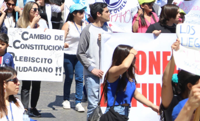 Una de las grandes demandas durante las protestas que comenzaron en octubre de 2019 fue el cambio de la Constitución