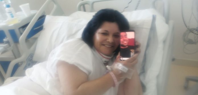 Ana María en conversación por videollamada con su hijo