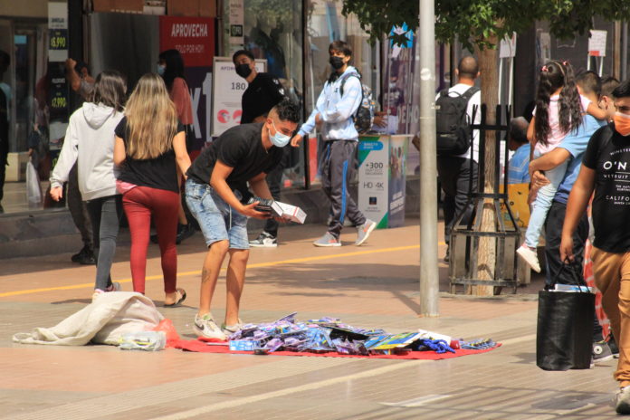 Los comerciantes ovallinos temen que con la cuarentena en La Serena y Coquimbo el número de vendedores ambulantes aumente en el paseo peatonal.