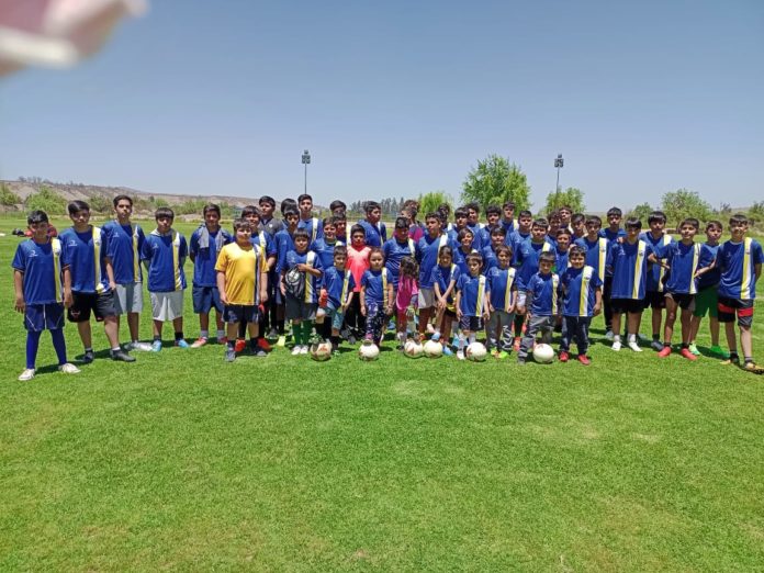 Uno de los proyectos de Provincial Ovalle es su escuela de fútbol para niños entre 6 y 16 años.