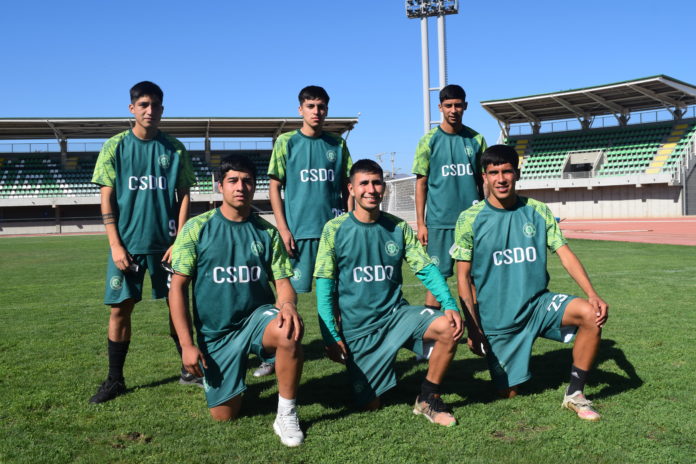 Delanteros del CSD Ovalle. Arriba de izquierda a derecha: Matías Urizar, Nicolás Nettle y Benjamín Cortés. Abajo: Esteban Guerra, Bastián Hidalgo y Marcelo Pérez.