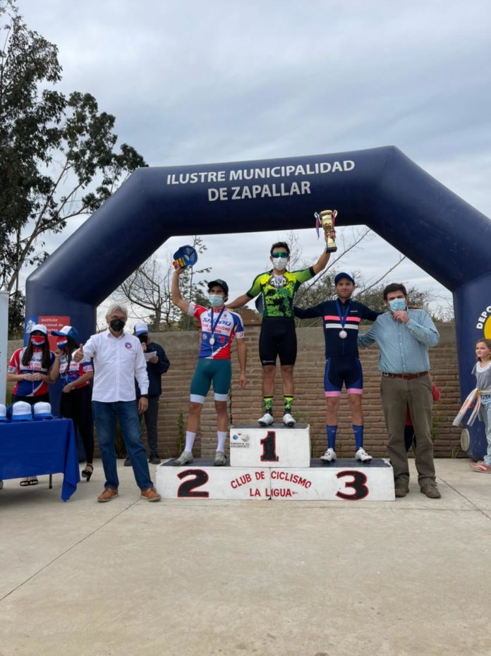 p8_fusion_ovalle_corona_a_dos_de_sus_ciclistas_en_zapallar_2