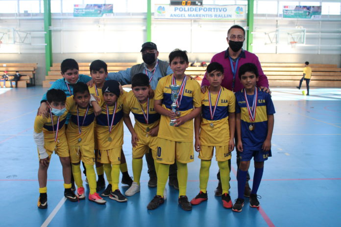 p8_escuela_oscar_araya_molina_gana_el_torneo_comunal_escolar_de_futsal