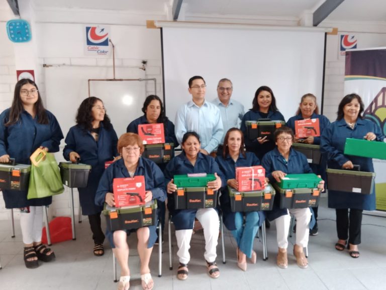 p7_mujeres_de_sotaqui_se_certifican_como_gasfiter