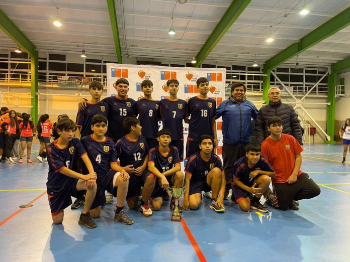 Liceo Alejandro Álvarez Jofré campeón de balonmano sub 14 en varones.