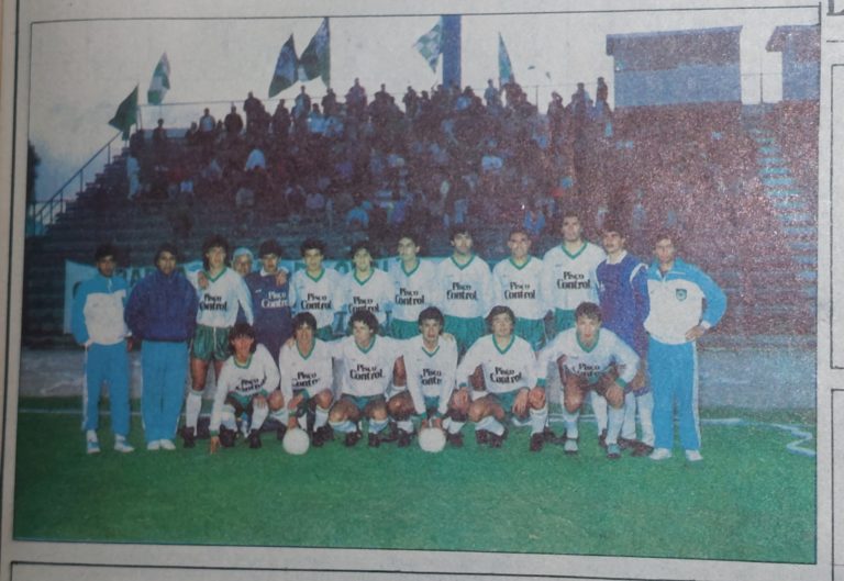 Una de las primeras fotos a color de Diario El Ovallino, en donde aparece el equipo de Deportes Ovalle y su técnico José Sulantay.