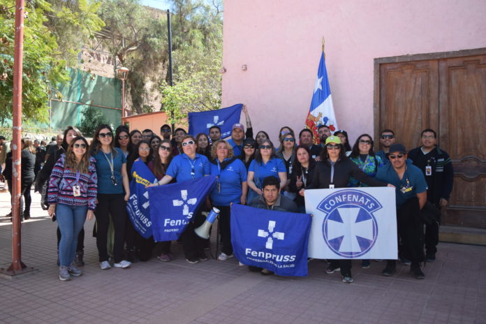 Trabajadores de la salud llegaron en gran número a Río Hurtado, para manifestar su inquietud al presidente.