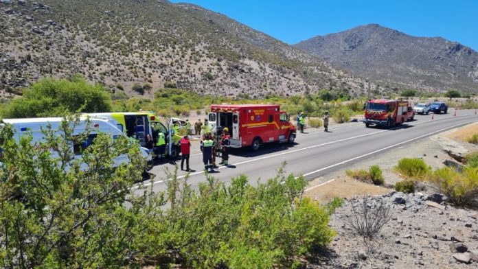 p4_volcamiento_de_un_camion_en_ruta_que_une_combarbala_y_canela_deja_un_fallecido