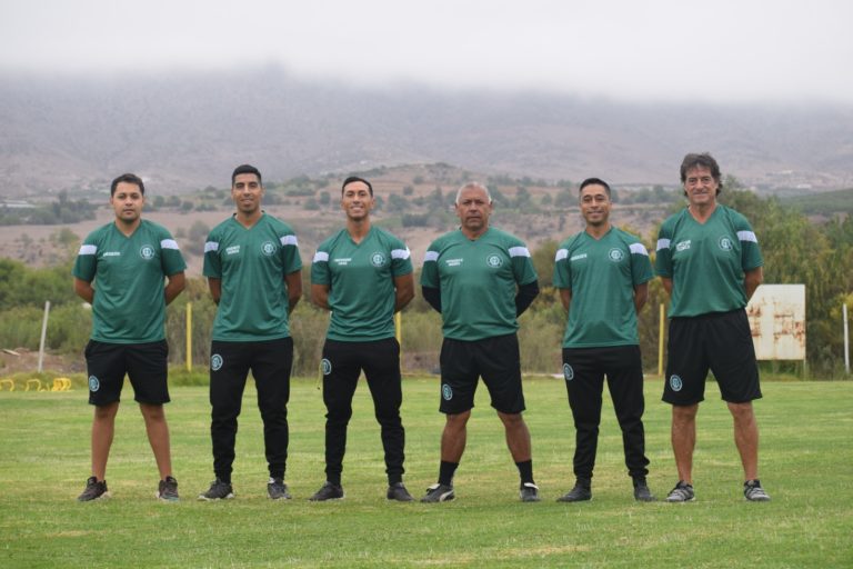 El cuerpo técnico del Club Social y Deportivo Ovalle está liderado por el histórico Leonardo Canales.