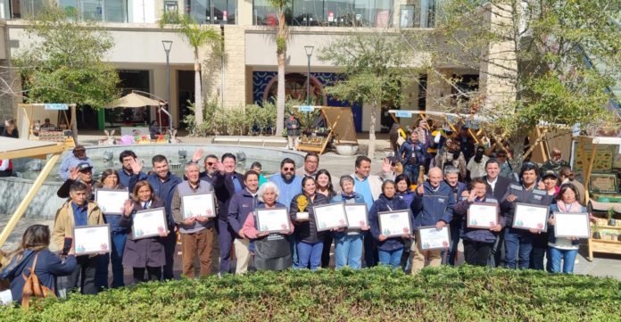 con_la_asistencia_de_usuariosas_y_dirigentes_campesinosas_ademas_de_autoridades_se_desarrollo_en_ovalle_la_conmemoracion_regional_anual_del_dia_de_las_campesinas_y_campesinos_01